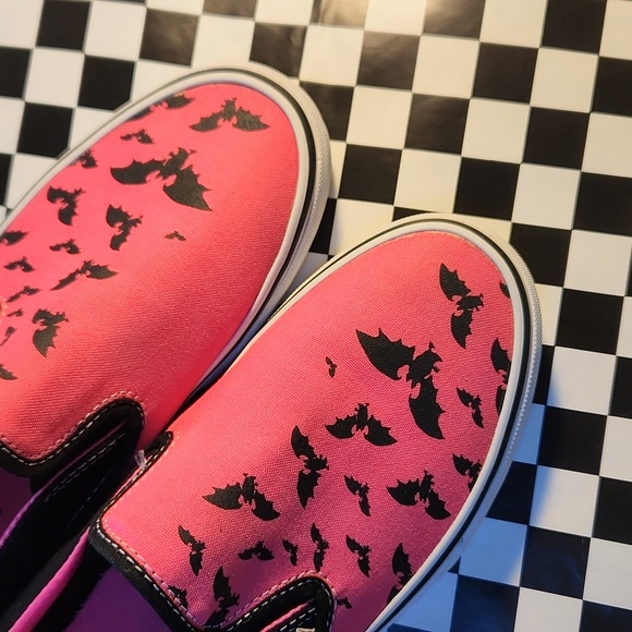 Warped Tour RARE bats Slip on Vans Size 7.5 Women's Men's 6 - Picture 3 of 16